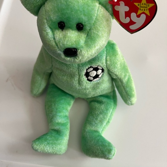 Ty Green Soccer Bear Stuffed Animal  Kicks beanie baby peace sign-mint condition - Picture 1 of 4
